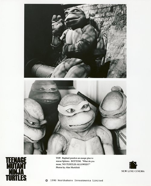 Hoja promocional con Raphael y los cuatro hermanos; fotografías de Alan Markfield para Tortugas Ninja de 1990.