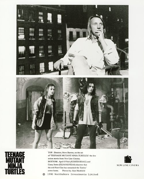 Hoja promocional con Steve Barron en el rodaje y Judith Hoag junto a Elias Koteas como April y Casey.